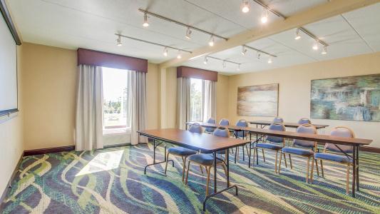 Holiday Inn Express & Suites Midlothian Turnpike, an IHG - 11