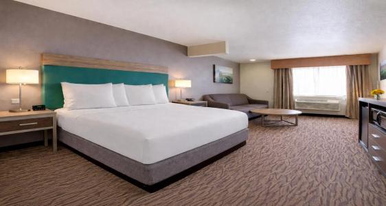 Best Western Plus Peppertree Airport Inn - 47
