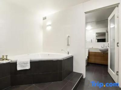 The Old Woolstore Apartment - 114