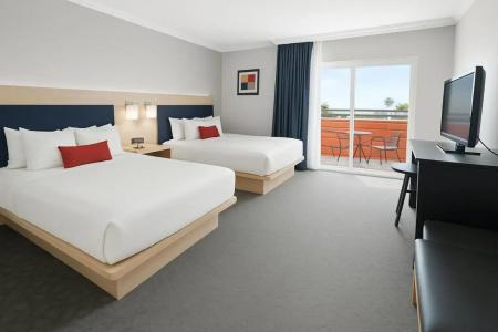 Ramada by Wyndham Los Angeles/Downtown West - 38