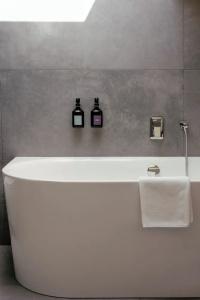SchlossHouse Zermatt Wellbeing Rooms & Suites - 76