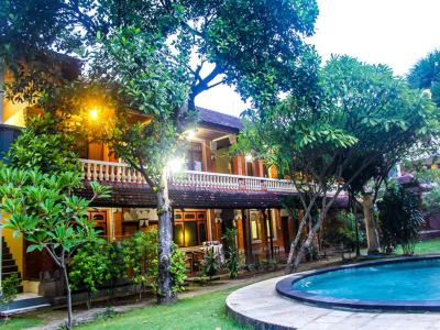 Budhi Beach Inn - 10