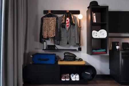 Chic & Basic Gravity - 42