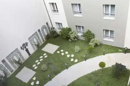 Kyriad Paris 18 - Porte de Clignancourt - Montmartre - 16