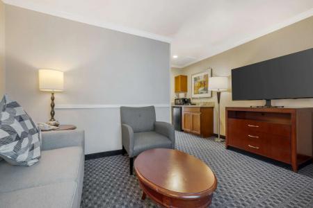 Best Western Plus Marina Shores - 81