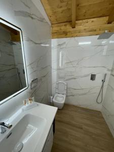 Rias Penthouse Suites - 200