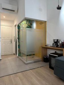 Maroon Bottle Boutique Suites - 2