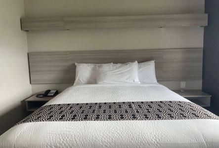 Microtel Inn and Suites by Wyndham / Shreveport - 2