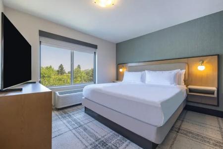 DoubleTree by Hilton - 81
