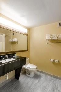 Clarion Inn & Suites Miami International Airport - 9
