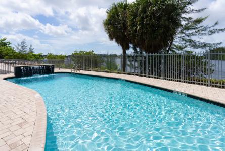 Cambria Miami Airport - Blue Lagoon - 16