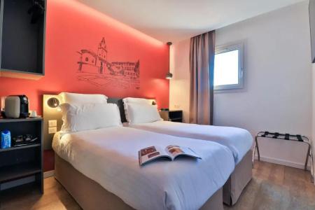 Kyriad Frejus - Centre - 70