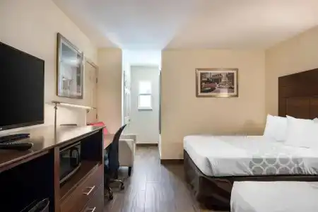 Rodeway Inn Hollywood - 22