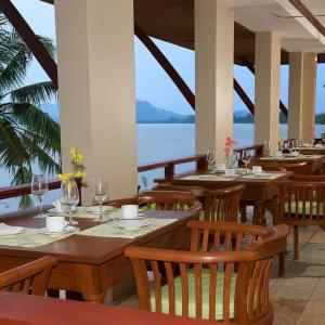Sara Beachfront Boutique - 42