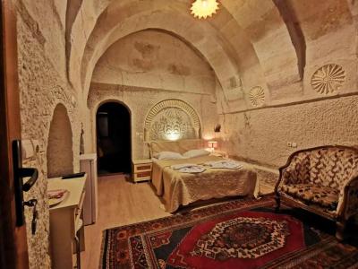 Falcon Cave Suites - 40