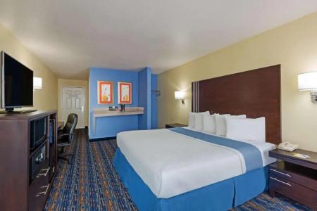 Days Inn by Wyndham San Antonio Northwest/Seaworld - 17