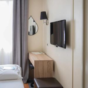 Kyriad Nîmes Ouest A9 - 27