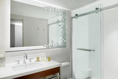 DoubleTree Suites by Hilton Phoenix - 42