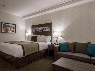 Ramada by Wyndham - 23