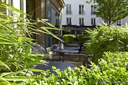 Le Pavillon des Lettres - Small Luxurys of the World - 11