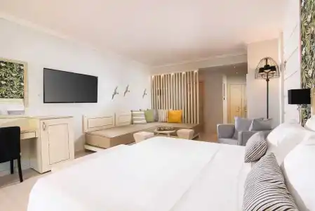 Neikos Mediterraneo Luxury Suites - 74