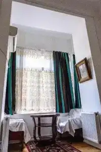 Gutsa Artists Mini-Hotel - 35