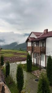 Motives Inn - 96
