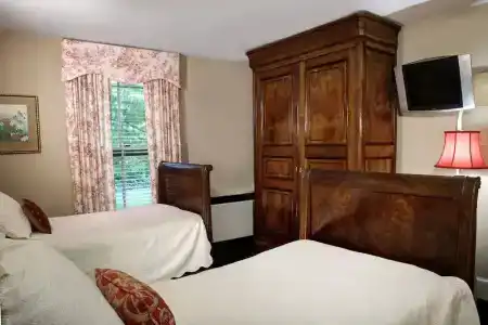 200 South Street Inn - 44