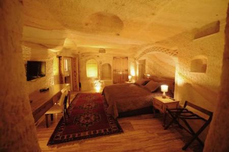 Crassus Cave - 22