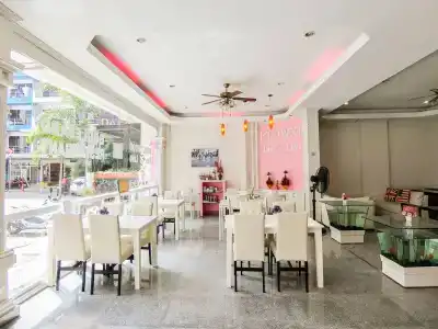 Hollywood Inn Love - 18