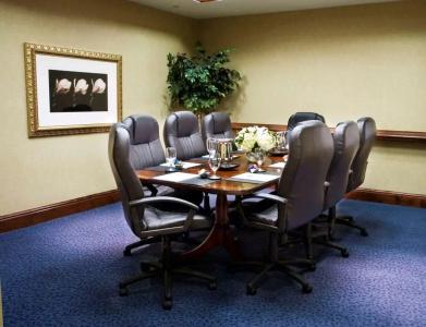 Hampton Inn and Suites South - 14