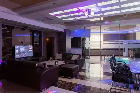 Avan Plaza - 43