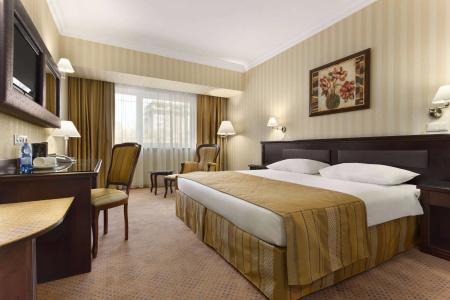 Ramada & Suites by Wyndham Bucharest North - 4