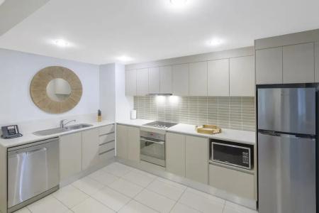 Ramada by Wyndham - 19