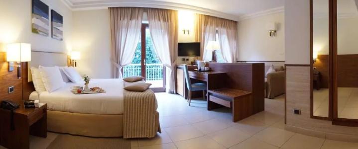 Suites & Residence - 85