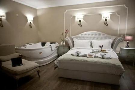 Melies Boutique - 47