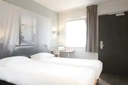 b&b hôTel Hyeres - 2