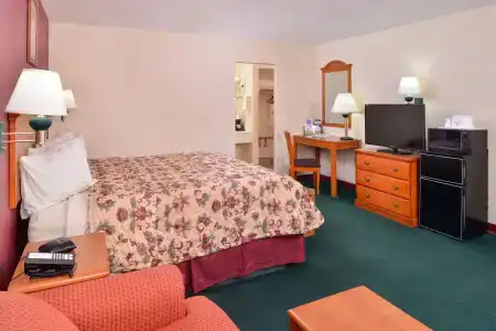 Americas Best Value Inn East - 45