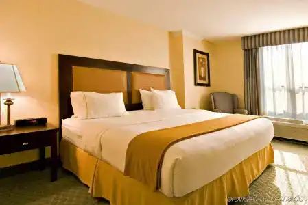 Holiday Inn Express Vancouver-Metrotown (Burnaby) - 5