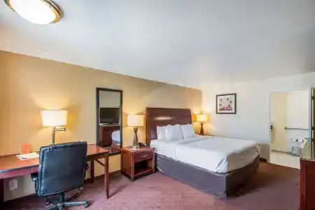 Clarion Inn & Suites Central Beach - 44