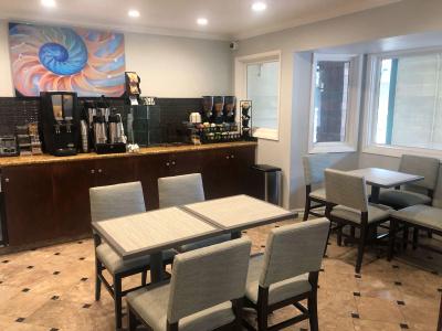 Best Western Plus Inn-by-the-Sea - 19