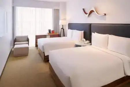 Hyatt Centric Waikiki Beach - 36