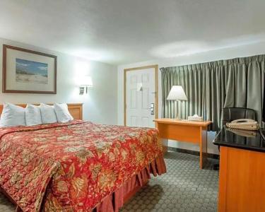 Rodeway Inn - 19