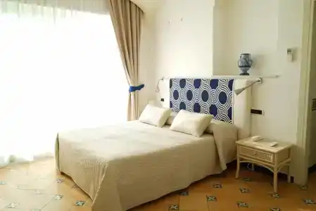 Bellevue Suite - 77