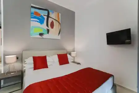 Bespoke Luxury Suites - 18