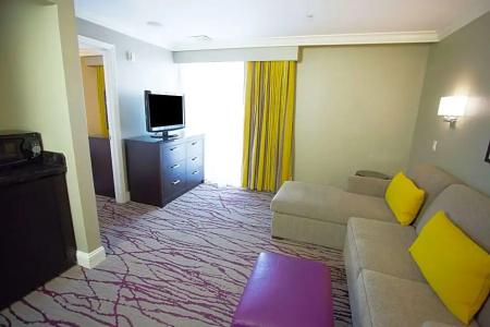 DoubleTree by Hilton Historic Savannah - 86
