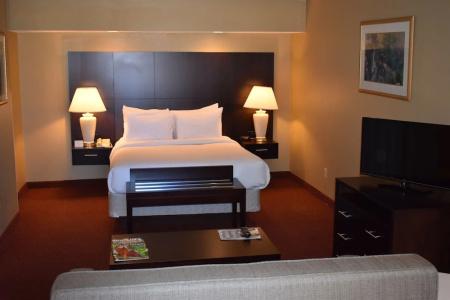 Hawthorn Suites East - 82