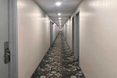 Econo Lodge Village - 42