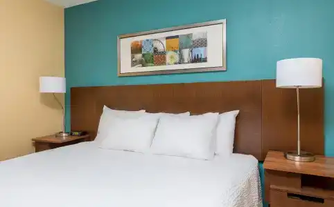Fairfield Inn & Suites - 13