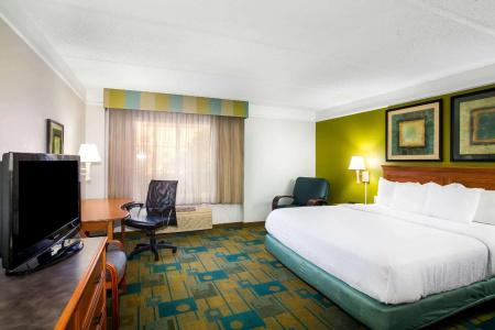 La Quinta by Wyndham Austin Southwest - 38